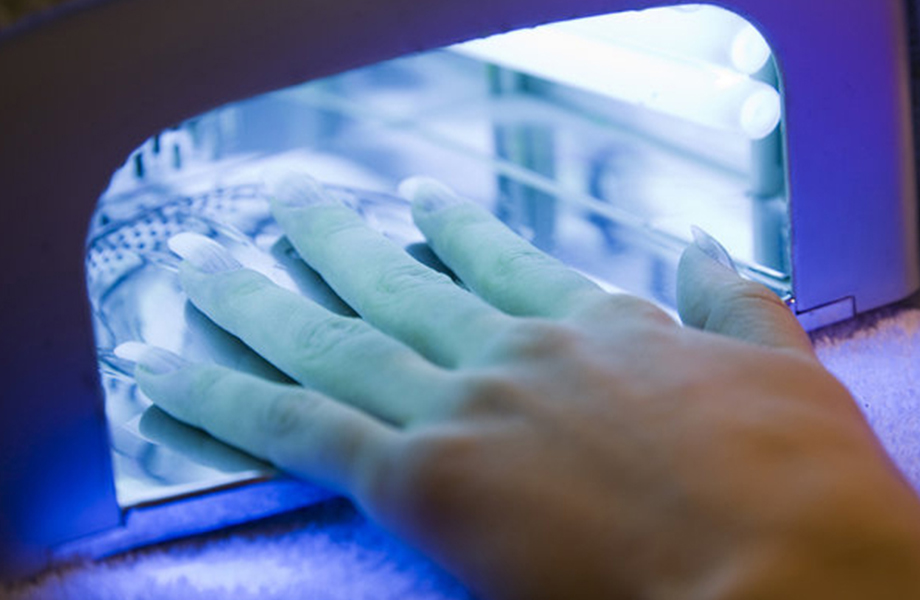 What is the difference between UV and LED lamps for manicure