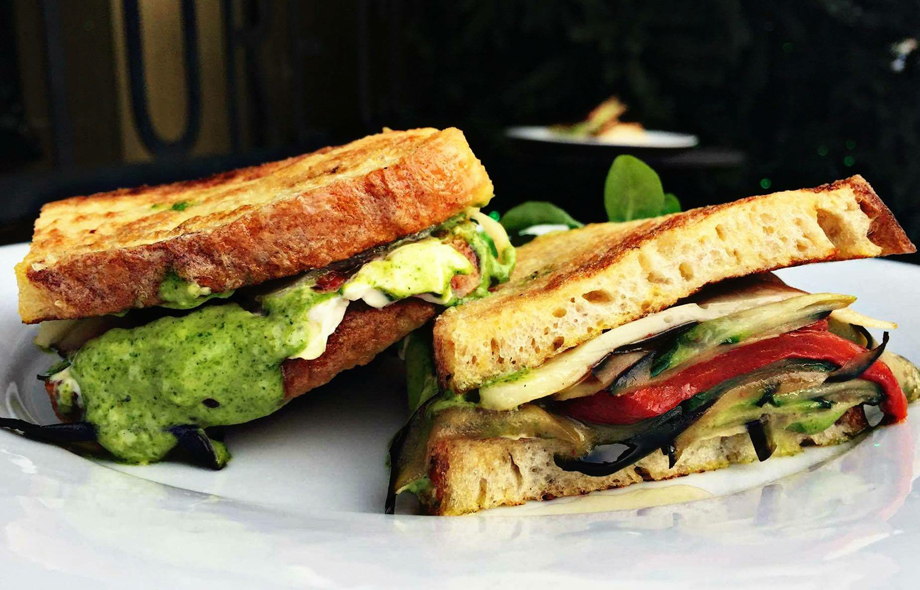 Сэндвич с печеными овощами и сыром фета – 95грн