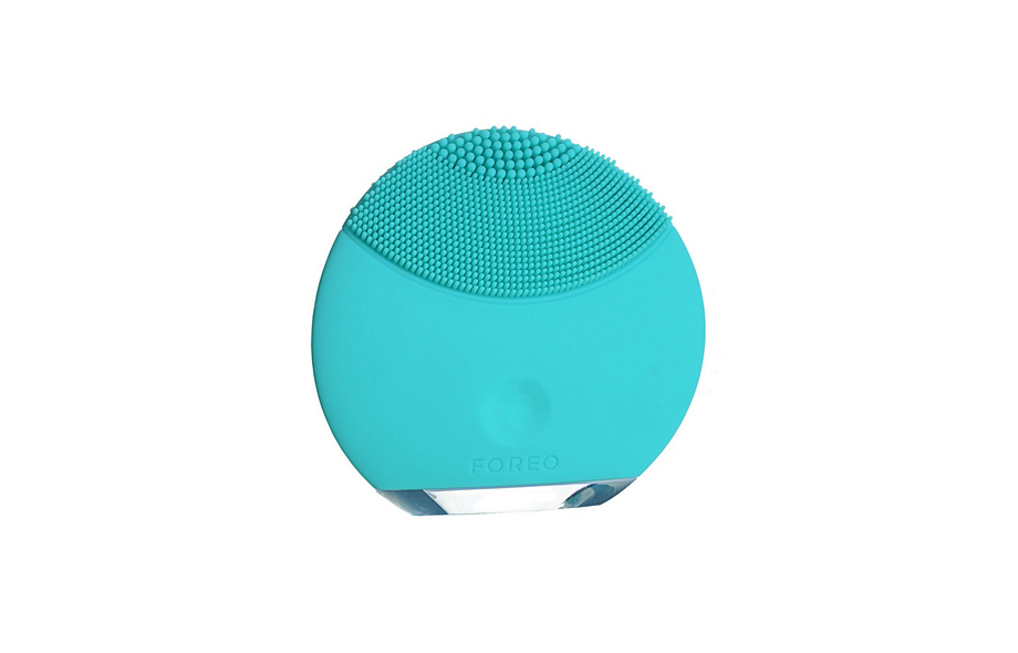 Щетка для умывания Foreo Luna Mini. Lookfantastic.com, £85