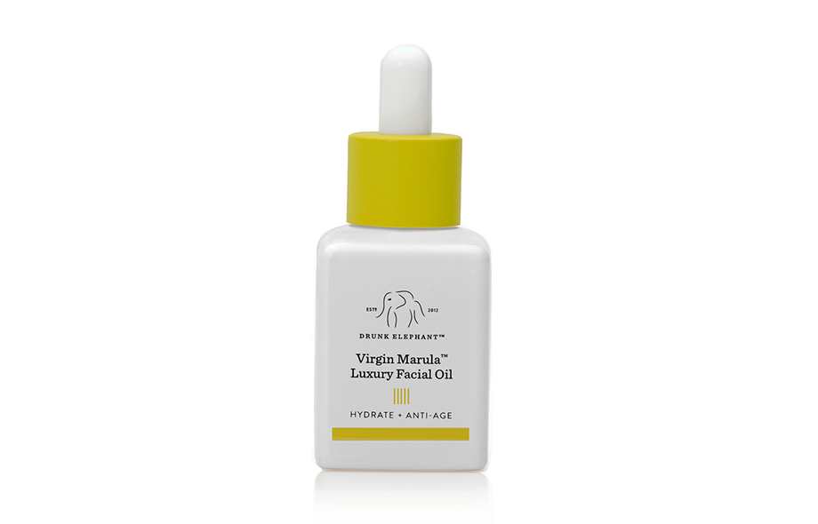 Масло для лица Virgin Marula Luxury Facial Oil, Drunk Elephant. Увлажняет и питает сухую чувствительную кожу, придавая ей здоровое сияние всего за пару ночей. Рекомендуем использовать в зимнее время. Sephora.com, $72