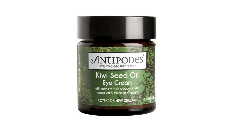 Крем для век Kiwi Seed Oil, Antipodes. Читая состав, складывается впечатление, что его можно есть ложками: киви, авокадо, алоэ вера, богатые жирными кислотами и витаминами. Они помогают восстановить молодость и свежесть кожи век. Beautybay.com, $35