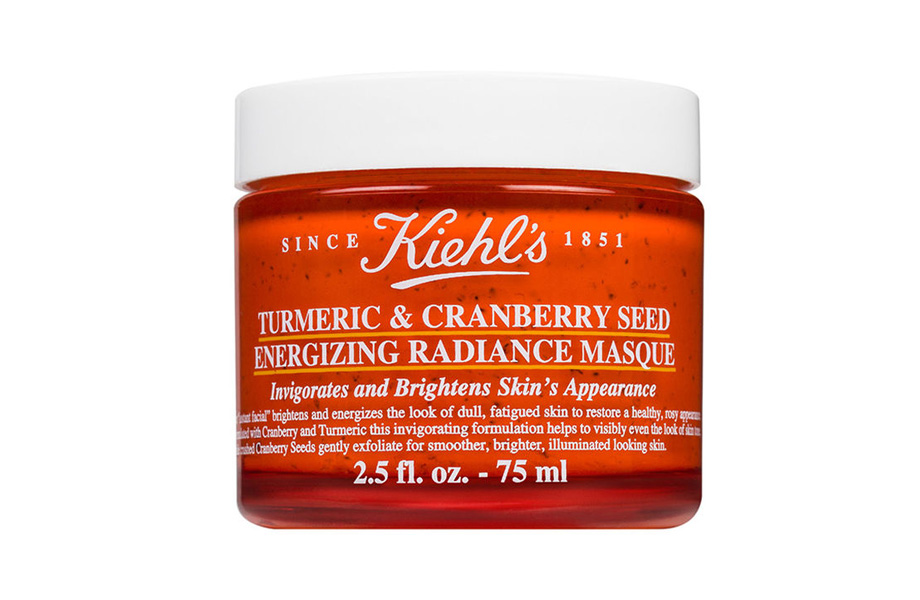 Энергетическая маска Turmeric & Cranberry Seed, Kiehl’s. Частицы клюквенных косточек отшелушивают ороговевшие клетки, экстракт клюквы, богатый ресвератролом, оказывает антиоксидантный эффект, а куркума устраняет воспаление. Kiehl’s.com, $32