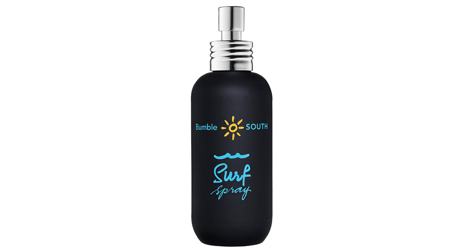 Спрей для волос с солью Surf Spray, Bumble & Bumble. С него началась всеобщая любовь к растрепанным серферским укладкам. Sephora.com, $27