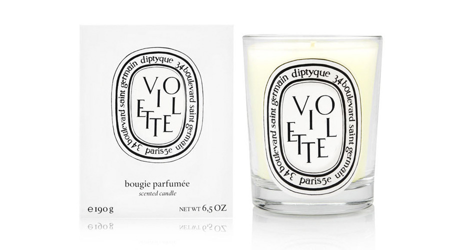 Парфюмированные свечи Diptyque. Команда этого французского бренда возвела свечи в культ – все благодаря нишевым ароматам. Aromateque.com.ua, от 466 грн.