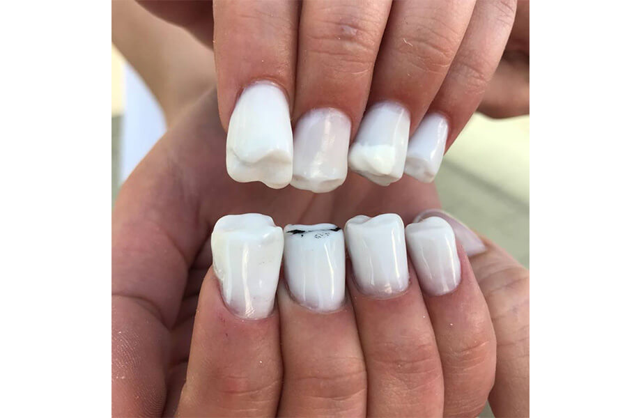зубы на ногтях