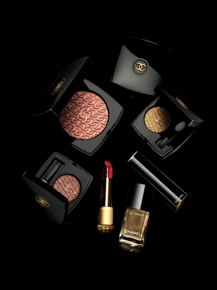 Chanel Les Chaines D'or de Chanel Makeup Collection Christmas Holiday 2020