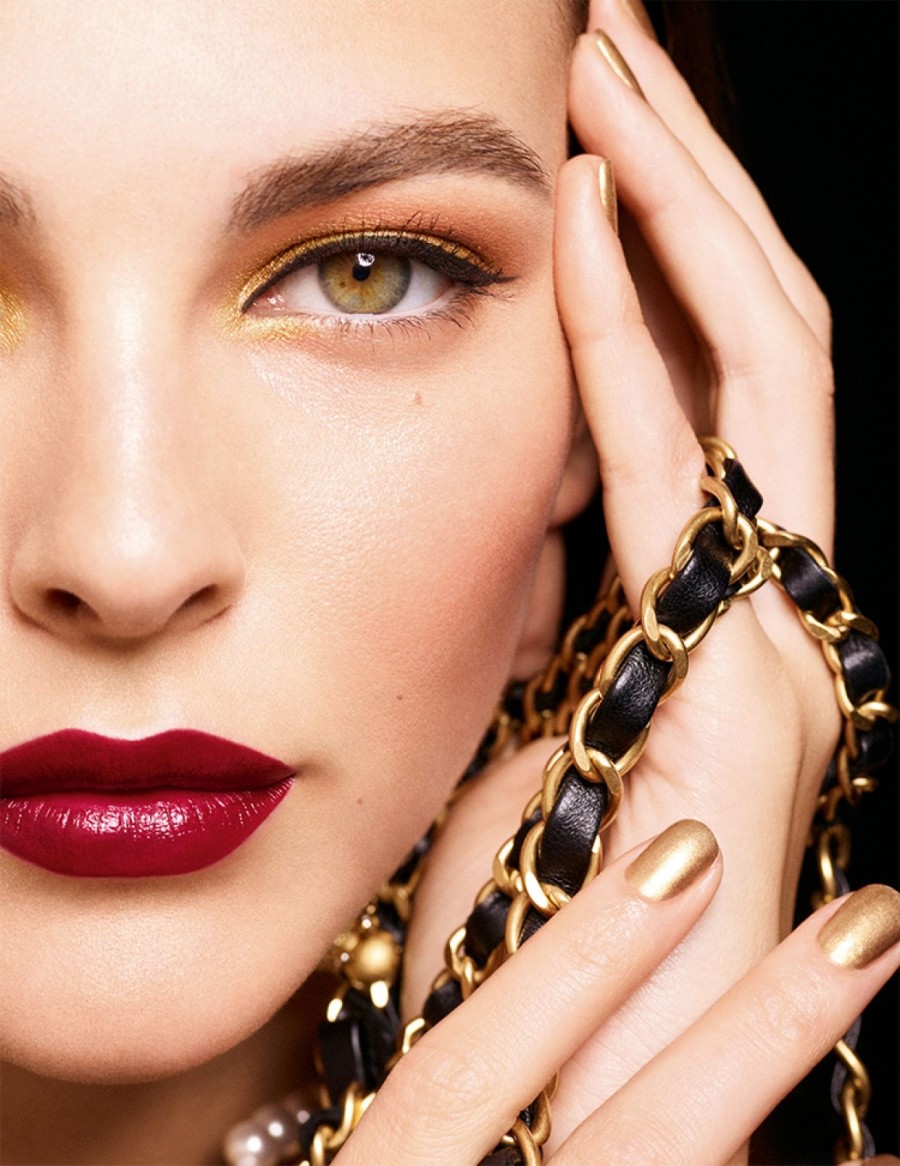 Chanel Les Chaines D'or de Chanel Makeup Collection Christmas Holiday 2020