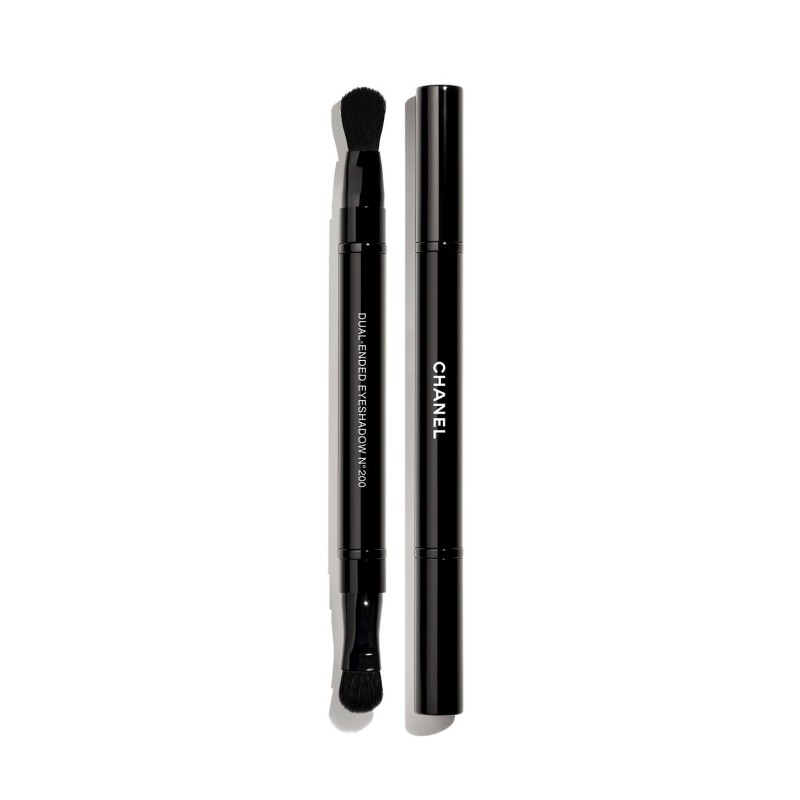 Les Pinceaux De Chanel – 200 Retractable Dual-Ended Eyeshadow Brush