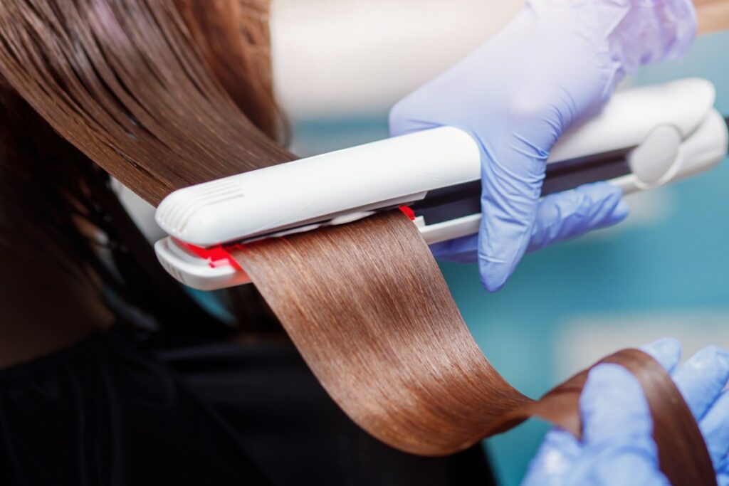 Кератиновое выпрямление волос: за и против процедуры