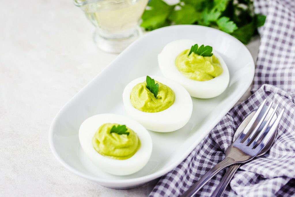 Рецепт фаршированных яиц с с авокадо