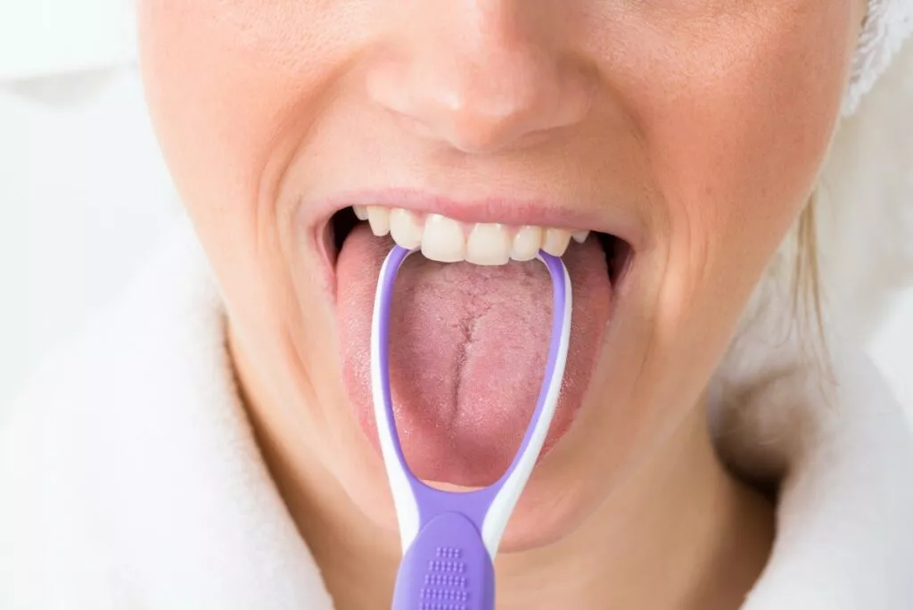 Скребок для язика: навіщо він потрібен, як вибрати і користуватися