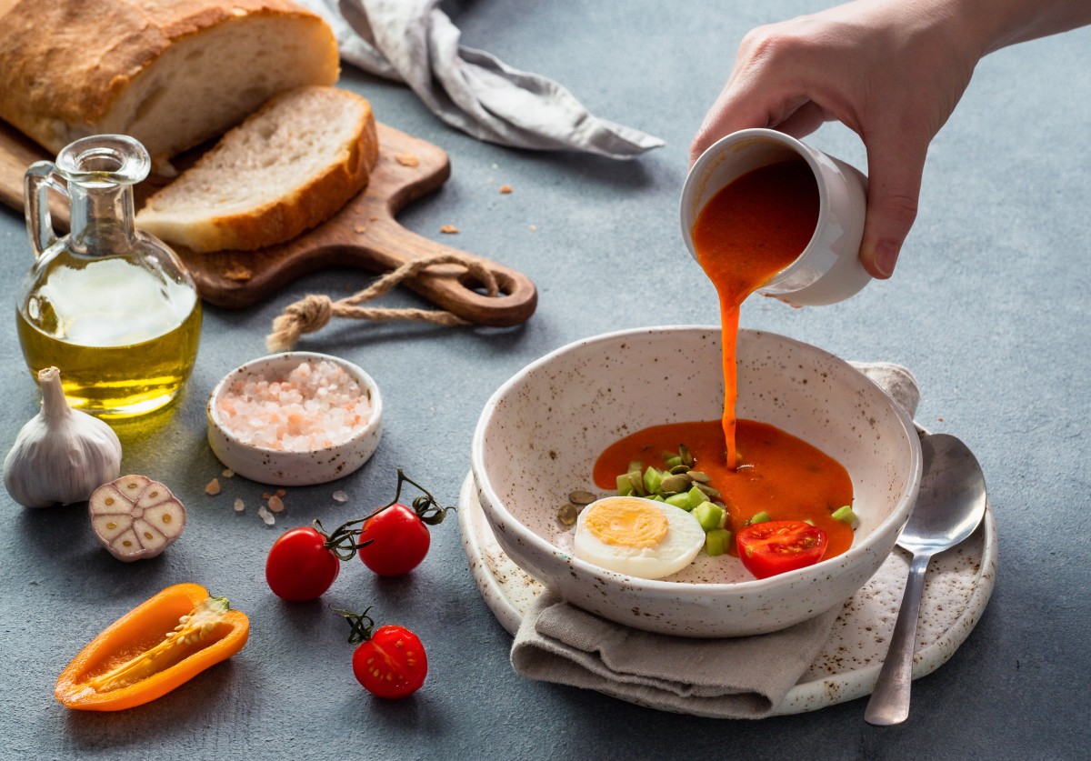 Відсвіжувальний обід: добірка кращих рецептів холодних супів