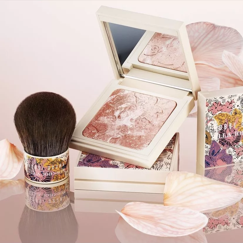 Новая осенняя коллекция макияжа Bobbi Brown x Ulla Johnson Butterflies and Hibiscus Makeup Collection Fall 2021