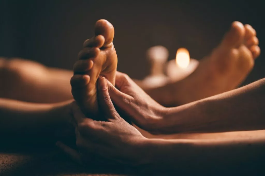 Еротичний масаж чоловікові: кращі техніки для задоволення