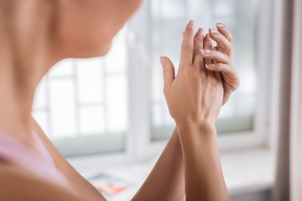 Судороги пальцев рук: причины спазмов, что делать, если вдруг свело пальцы