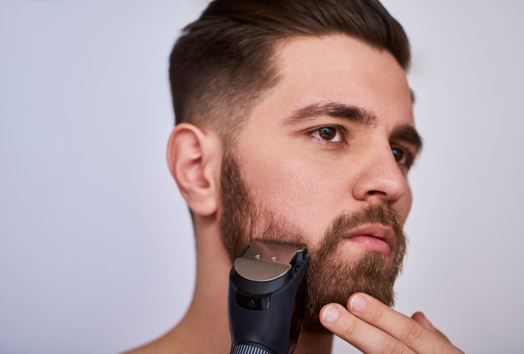 Как ухаживать за бородой и усами: правила и лайфхаки