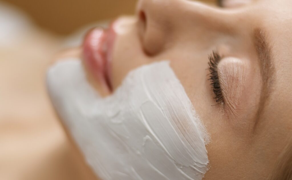 Пілінг для чутливої ​​шкіри обличчя: 7 засобів для домашнього використання