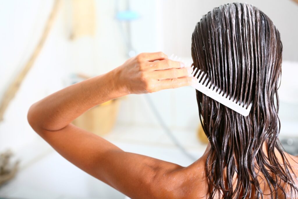 Відновлення пошкодженого волосся в домашніх умовах: усе, що потрібно знати