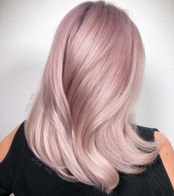 ніжно-рожеве волосся