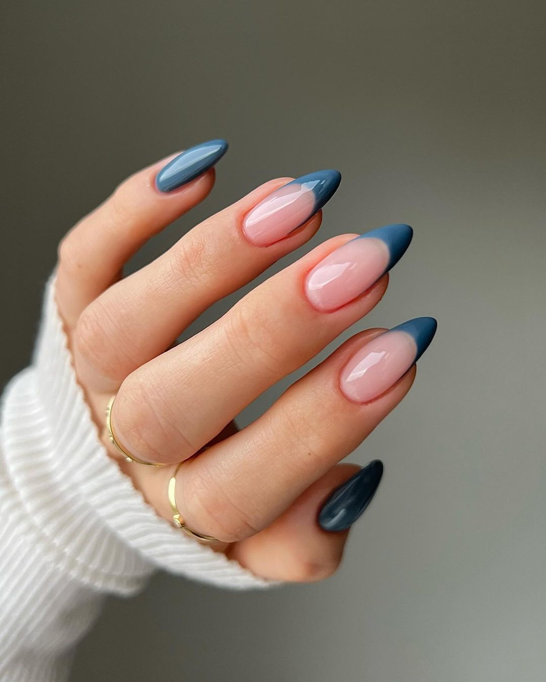 блакитні нігті