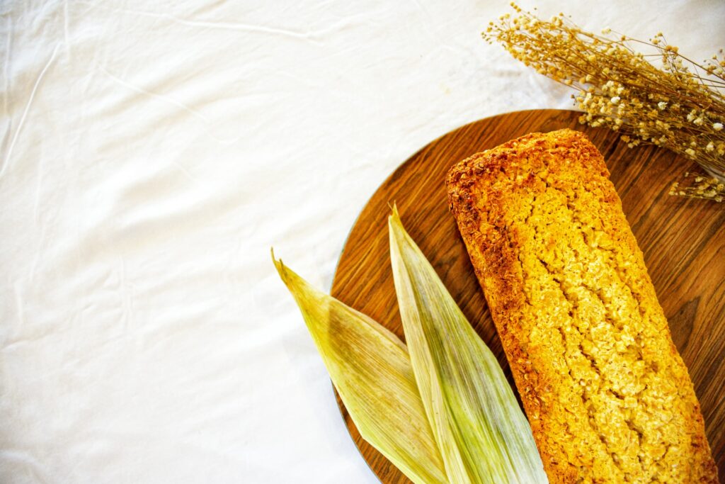 рецепт Кукурузный хлеб с тыквенными семечками и маком