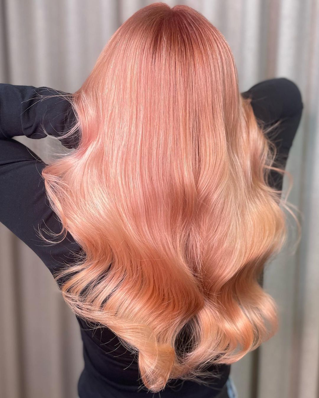 фарбування волосся в персиковий колір