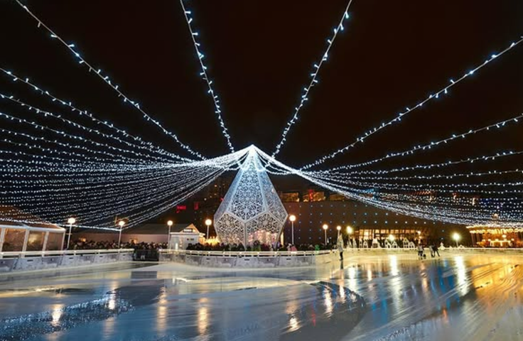 Кришталева ковзанка біля River Mall