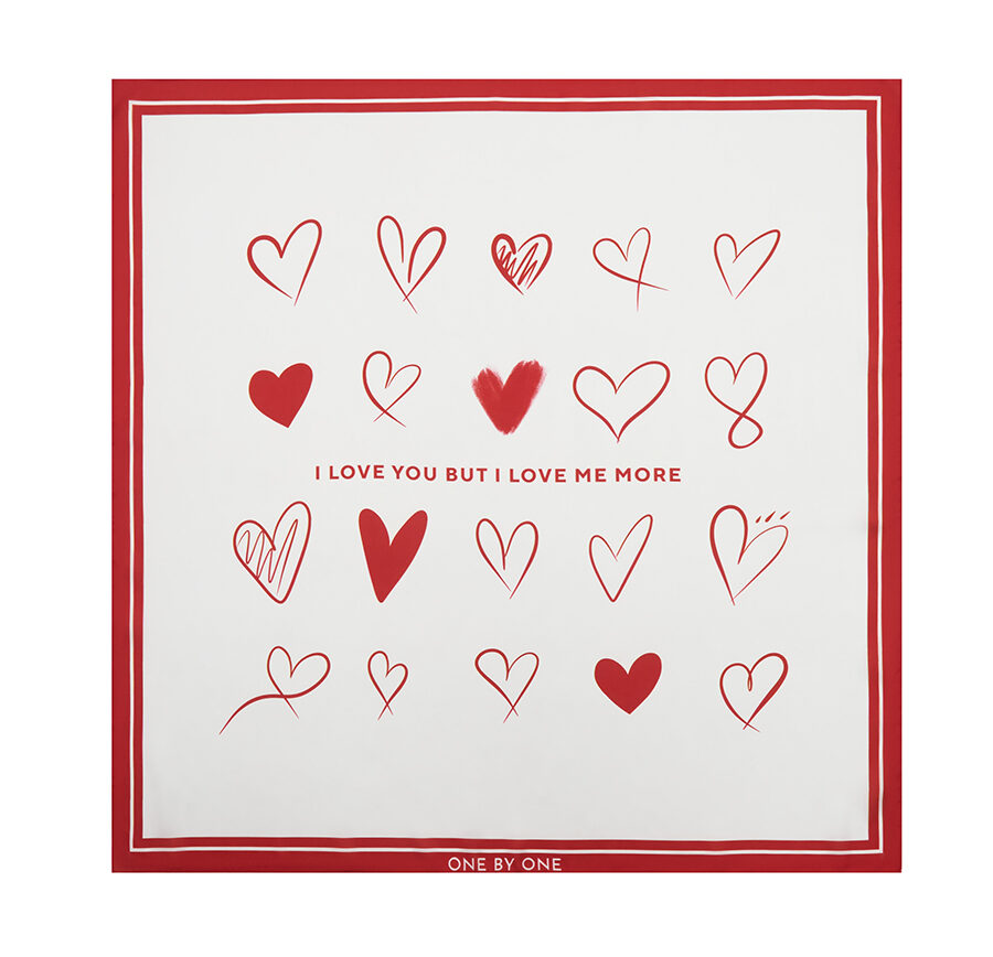 One by One,  Хустинка білого кольору з принтом у серця і напис «Love you»