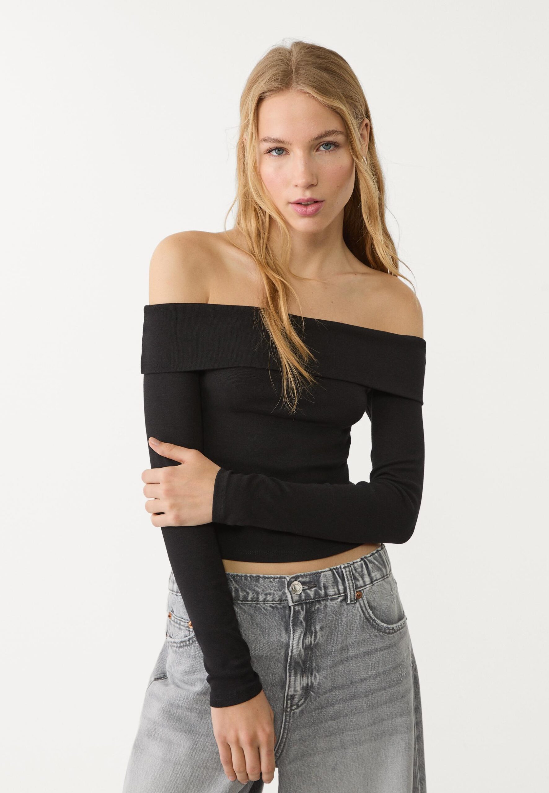 Stradivarius, Топ із відкритими плечима 