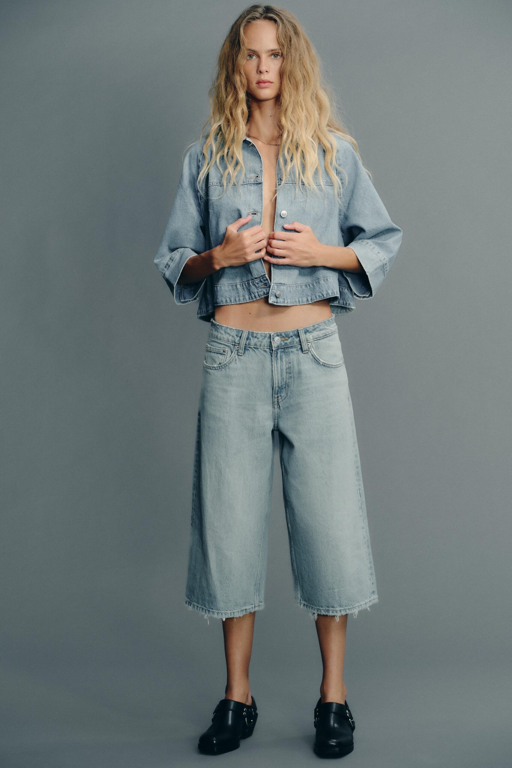 Zara, Джинсові шорти-бермуди TRF з дірками та низькою посадкою