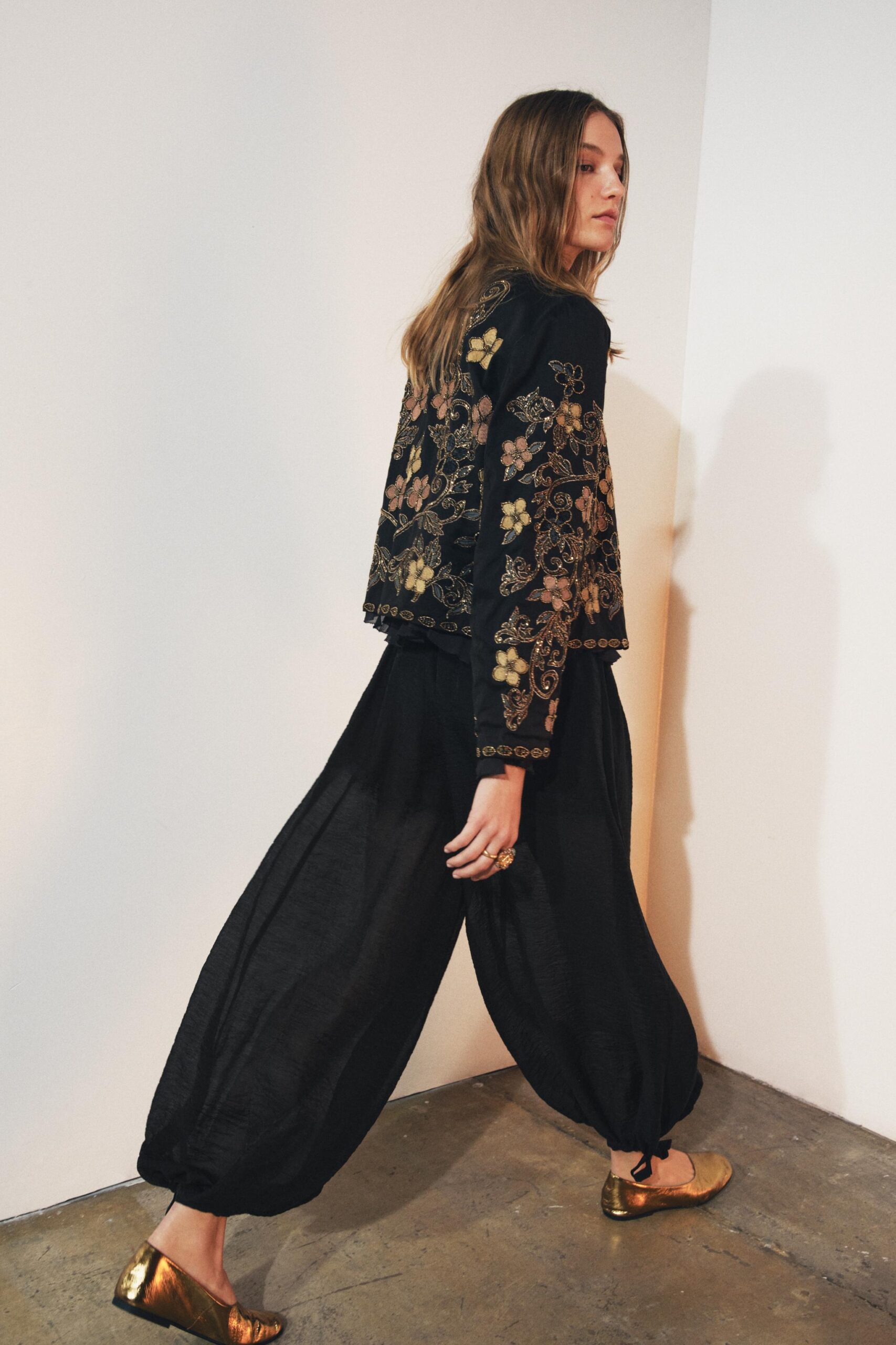 Zara, Жакет ZW Collection із квітковою вишивкою