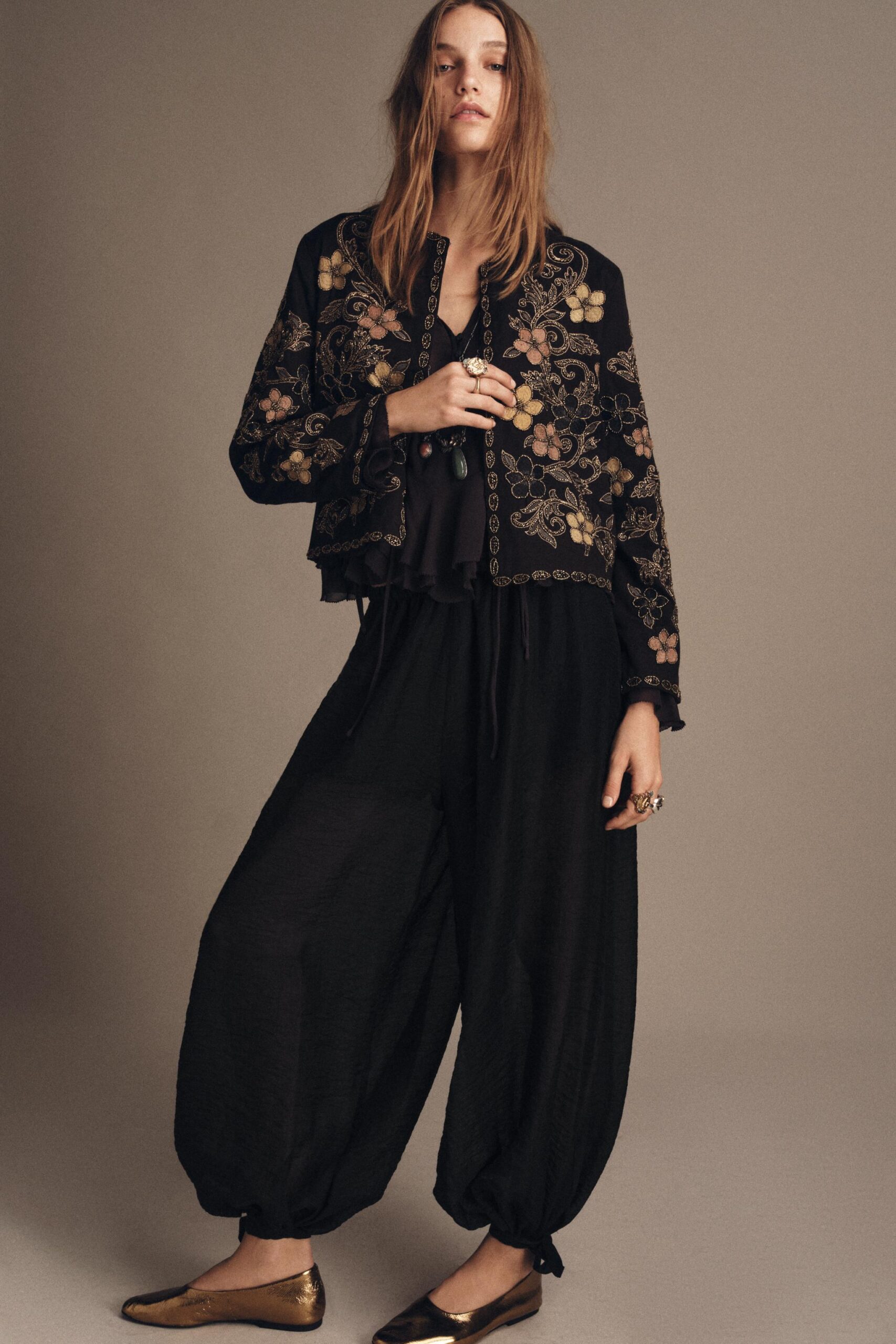 Zara, Жакет ZW Collection із квітковою вишивкою