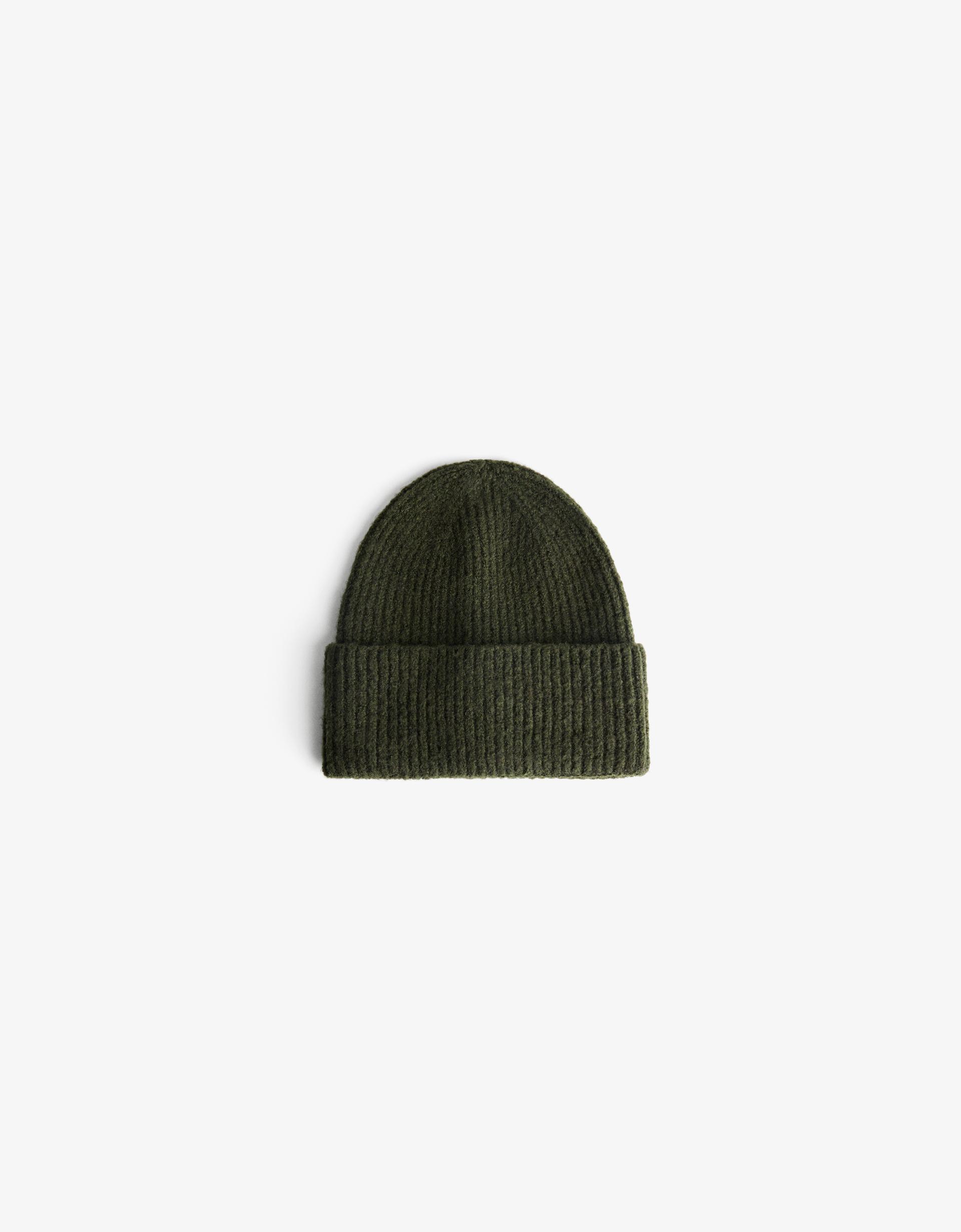 Bershka, Базова шапка