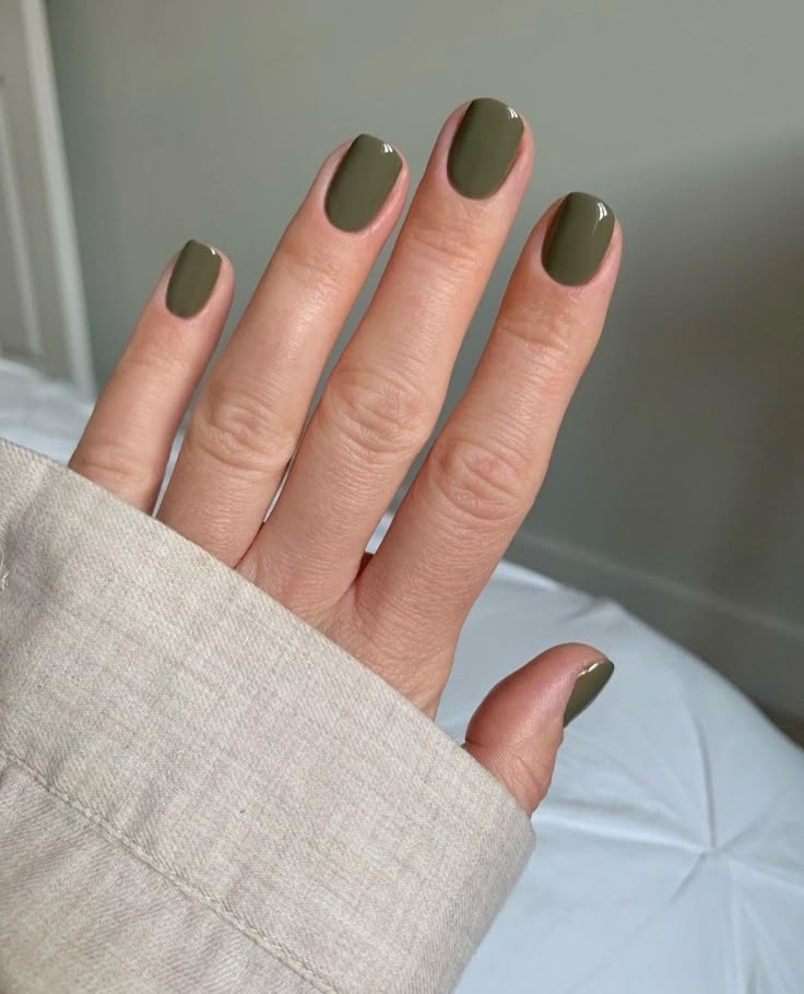 Оливковий зелений