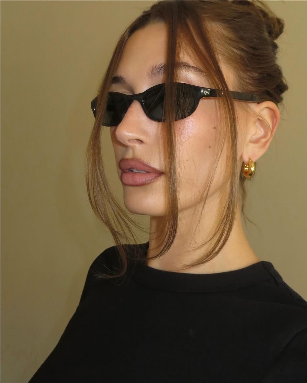 Губи з темним контуром