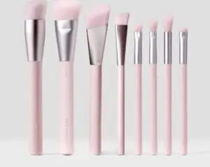 Поповнення у Kylie Cosmetics — набір ультрам’яких пензлів для макіяжу