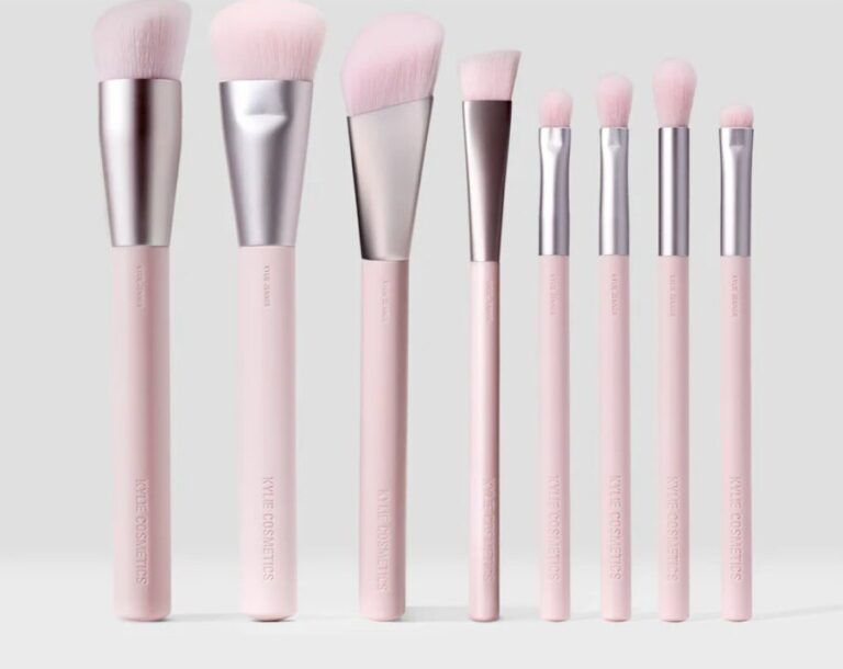 Поповнення у Kylie Cosmetics — набір ультрам’яких пензлів для макіяжу