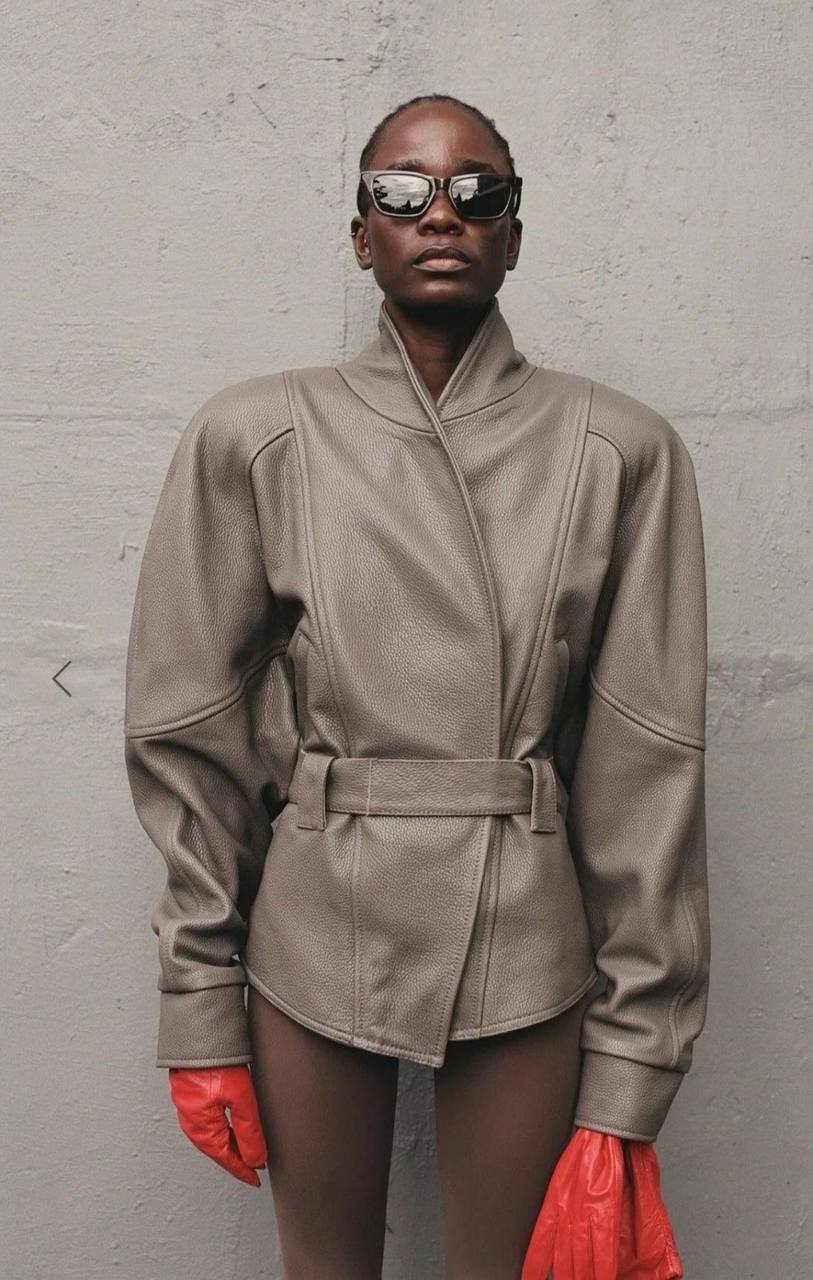 Акцент на плечі 