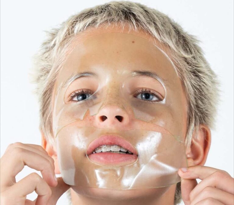 Акторка Шей Мітчелл запускає власний бренд засобів догляду за шкірою дітей