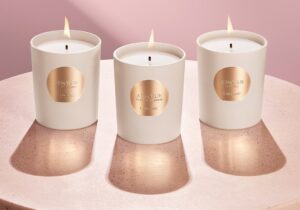 Культові аромати Lancôme переосмислено в ароматичних свічках Absolue Les Parfums