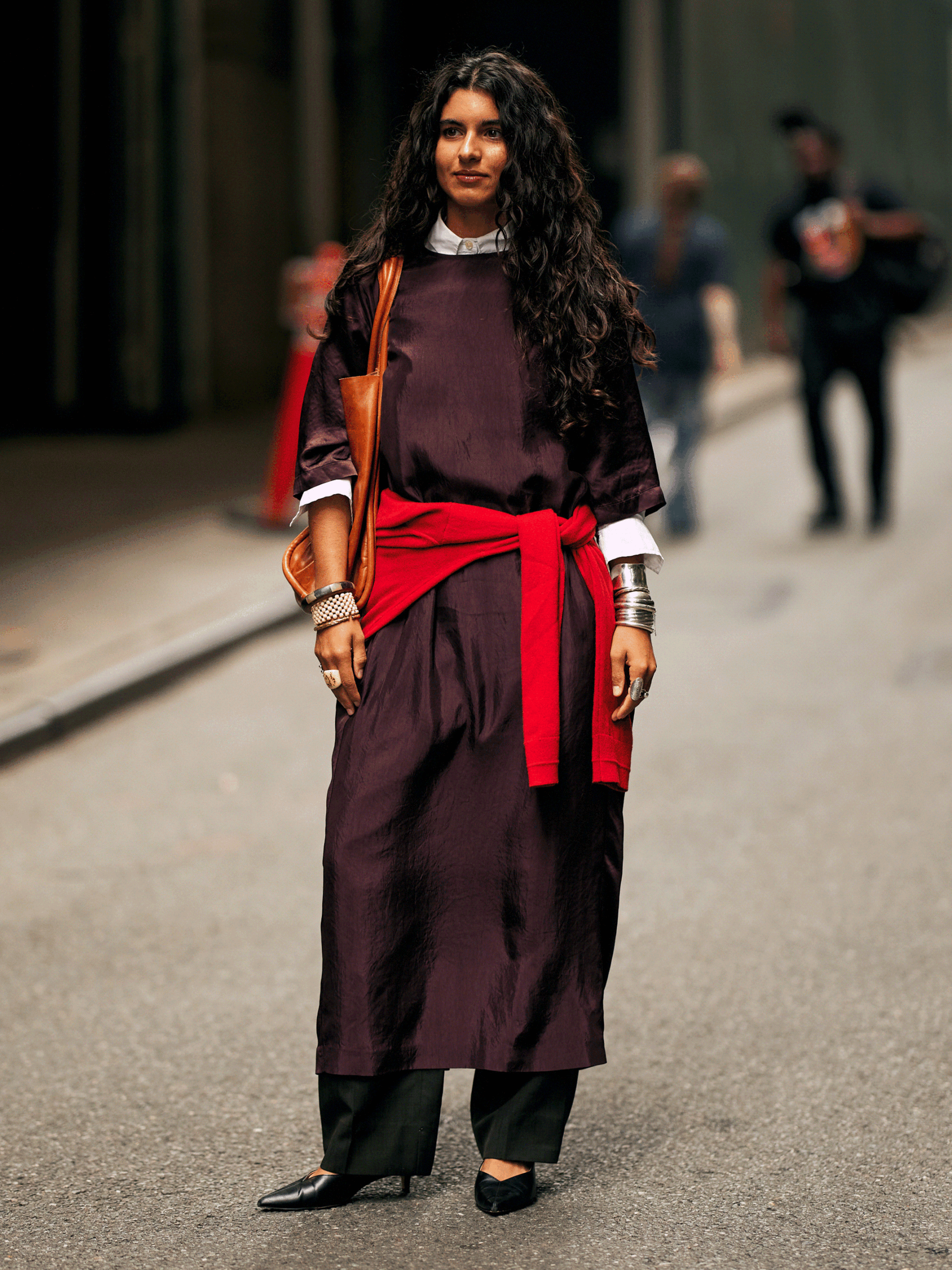 Светр, зав’язаний на талії 