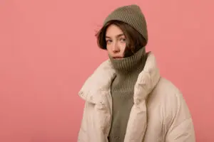 5 універсальних стильних образів на холодний сезон, які зігріють теплом