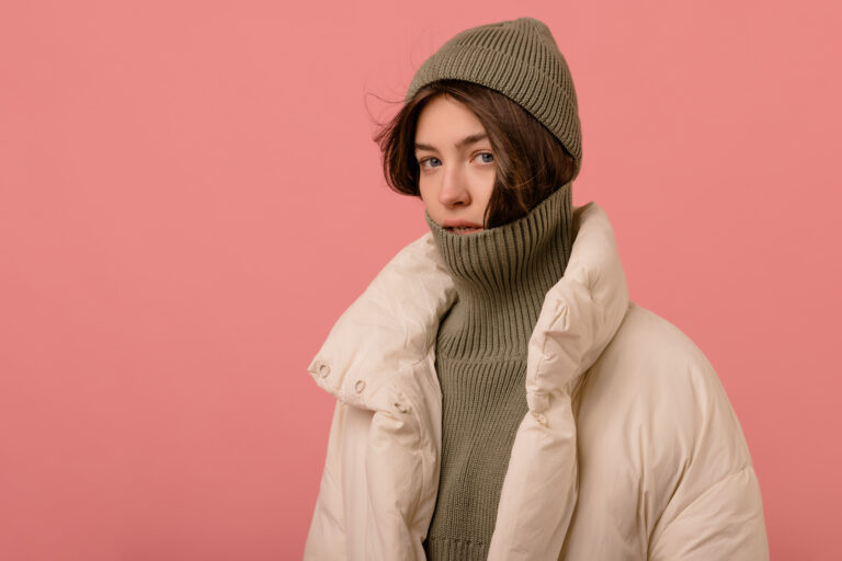 5 універсальних стильних образів на холодний сезон, які зігріють теплом
