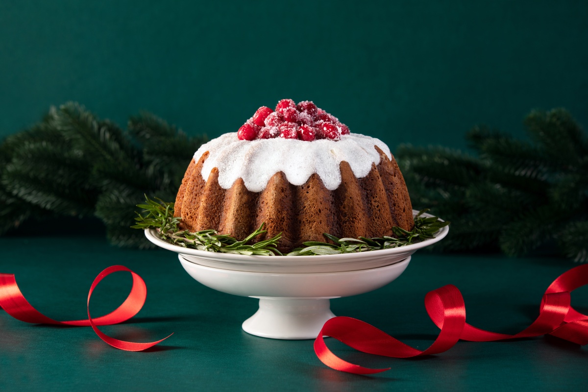 Шведський різдвяний брусничний кекс (Lingonkaka) з лісовими горіхами, рецепти новорічної випічки, новорічні кекси рецепти