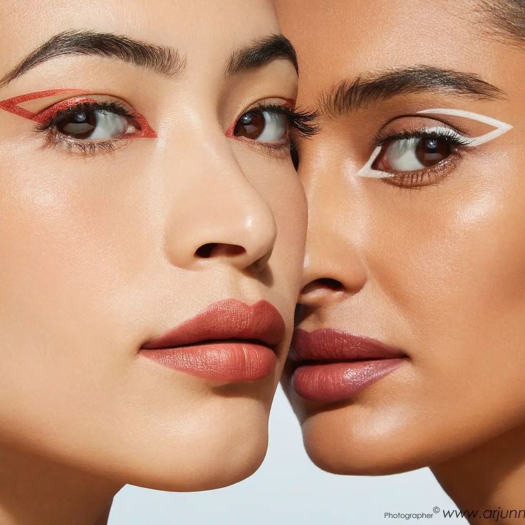 Матова база й абстрактна графічна стрілка