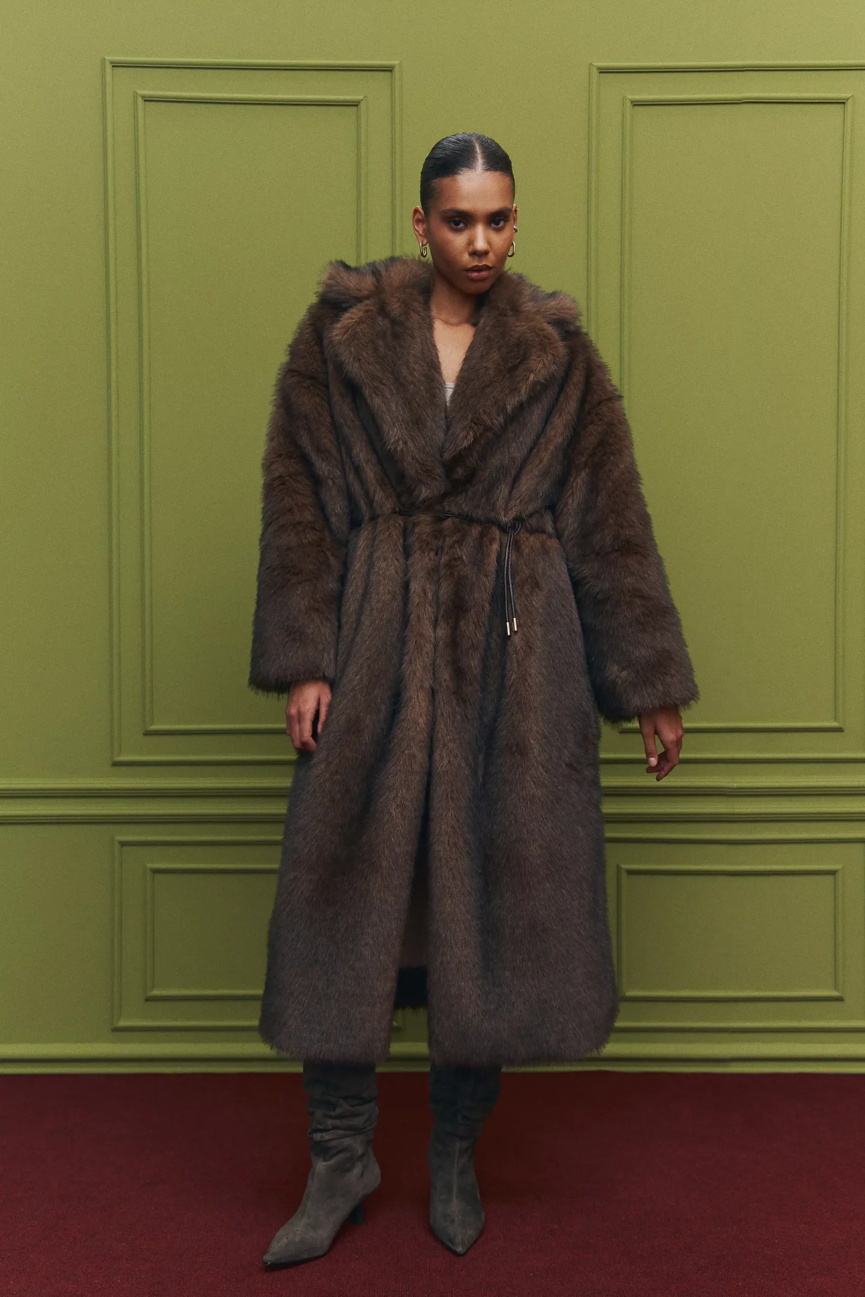 Gepur, коричневе довге пальто зі штучного хутра