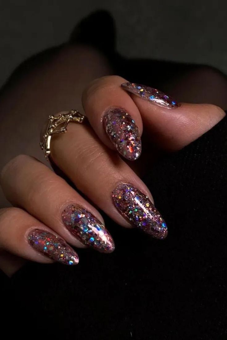 Різнокольоровий манікюр із блискітками