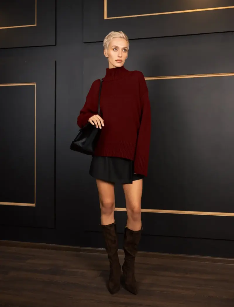 Светр вільного крою зі спущеним плечем винного кольору, Vovk