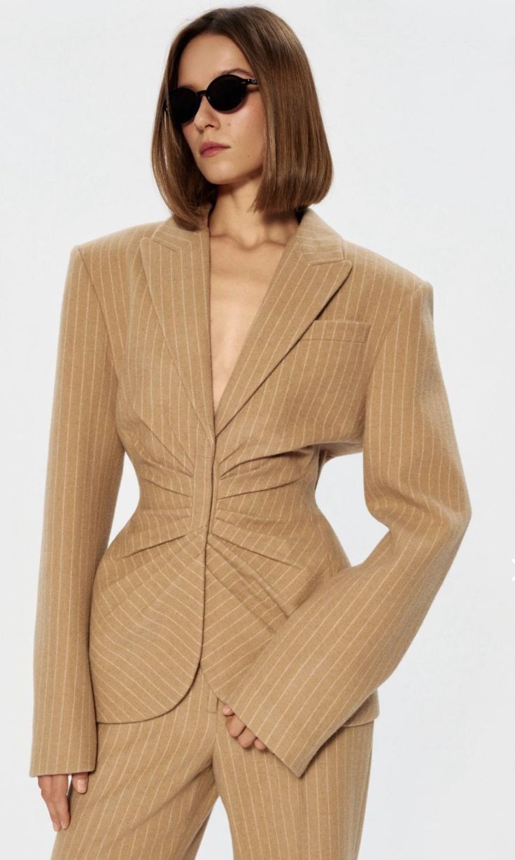 Приталений жакет