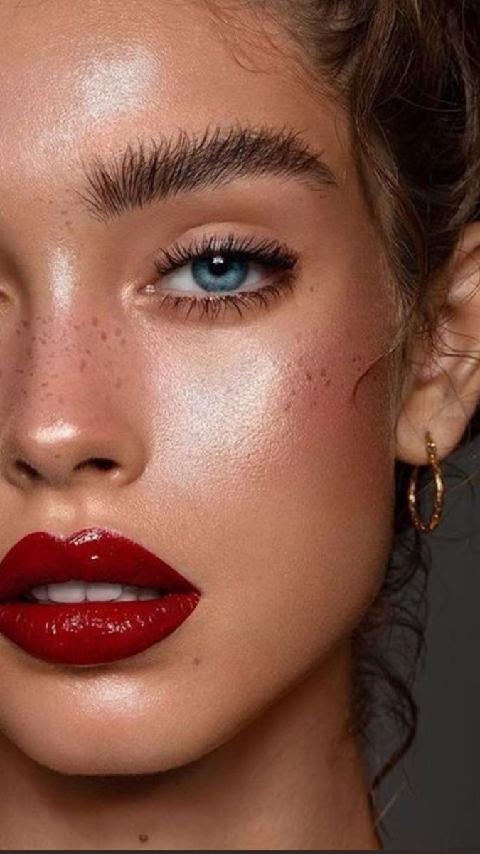 Червона помада